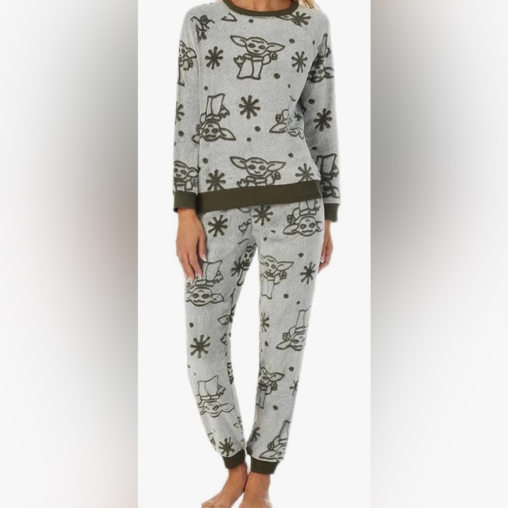 STAR WARS The Mandalorian Grogu Womens 2-Piece Plush Fleece Jogger Lounge Set